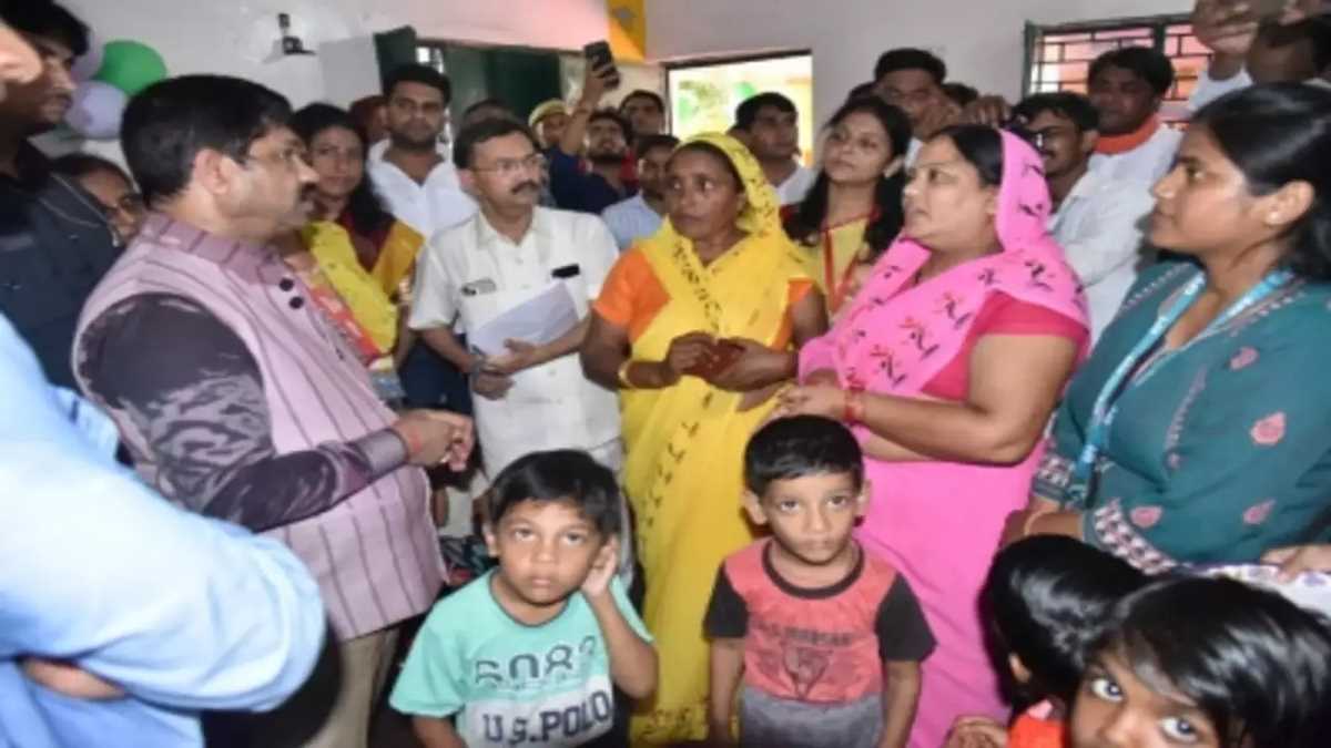 स्वार्थ के तूफान में ताश के पत्तों की तरह बिखर रहा बेमेल विपक्षी गठबंधन : नंद गोपाल नंदी स्वार्थ के तूफान में ताश के पत्तों की तरह बिखर रहा बेमेल विपक्षी गठबंधन : नंद गोपाल नंदी